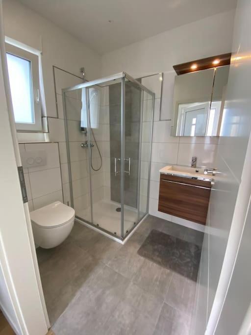 Neues Bungalow Fuer Bis Zu 4 Personen Oberhausen  Buitenkant foto