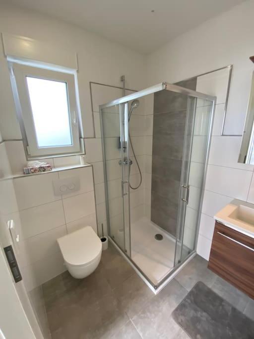 Neues Bungalow Fuer Bis Zu 4 Personen Oberhausen  Buitenkant foto